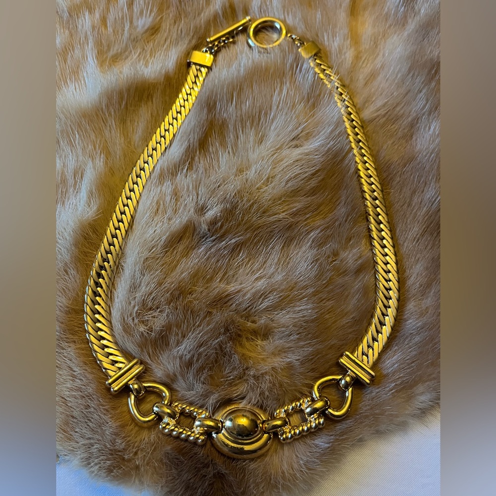 Beautiful gold necklace by Givenchy was made in the 70’s. In perfect condition..